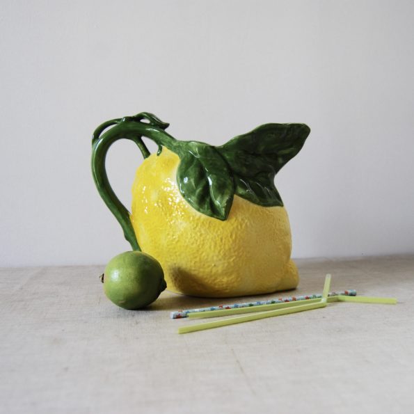 Pichet en barbotine forme citron