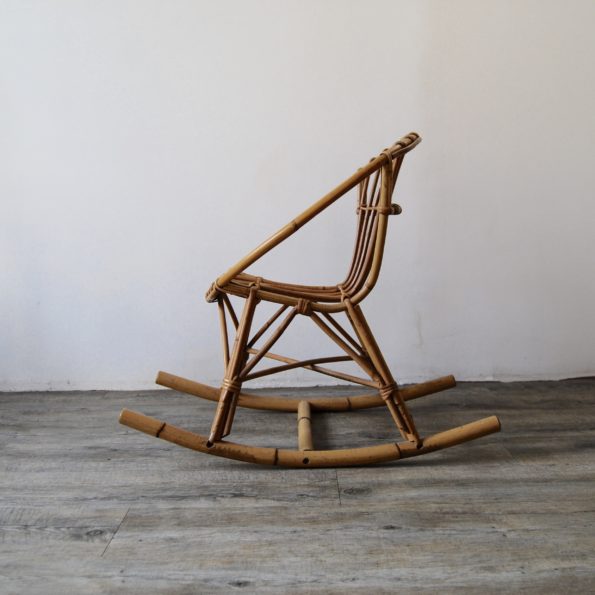 Rocking chair coquille rotin enfant vintage