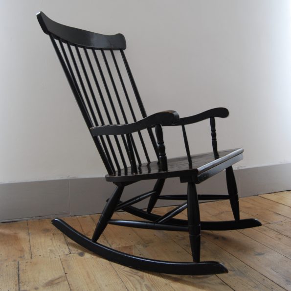 Rocking chair noir en bois