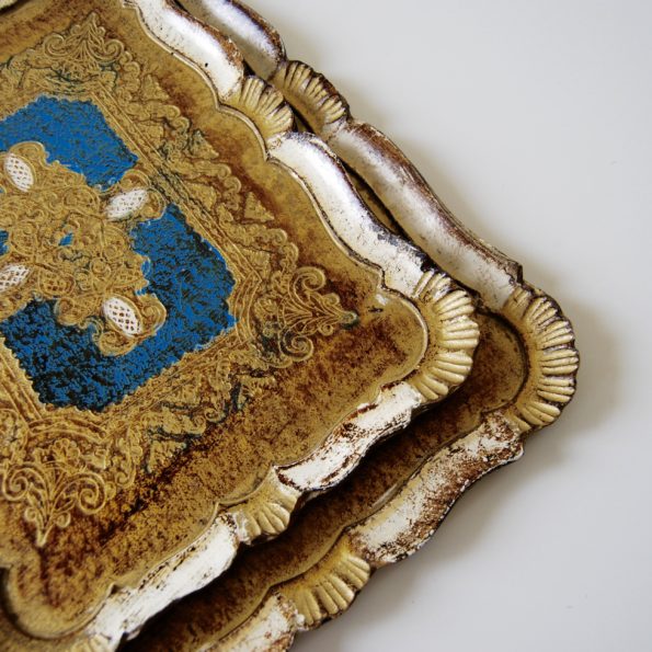 Plateaux florentin en bois peint rectangulaire bleu et doré