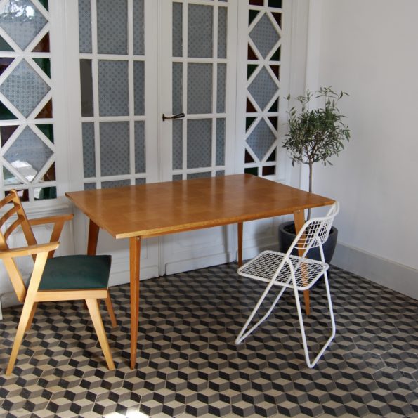Table de salle à manger en bois style scandinave