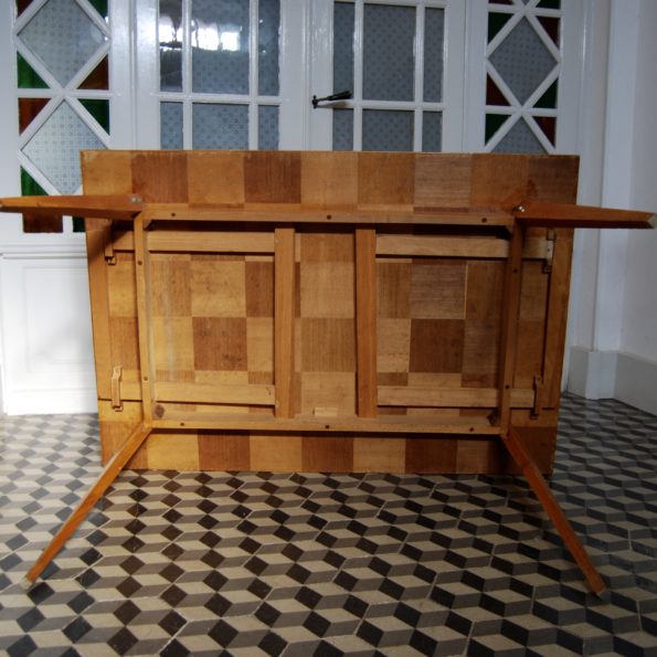 Table de salle à manger en bois style scandinave