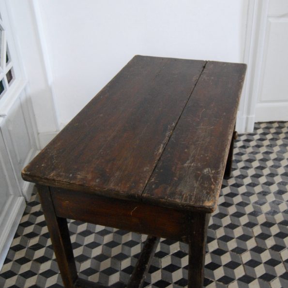 Table de ferme bois foncé avec tiroir
