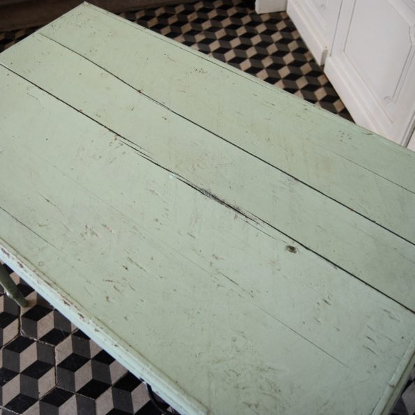 Table bureau vintage vert d'eau en bois couleur mint vert amande