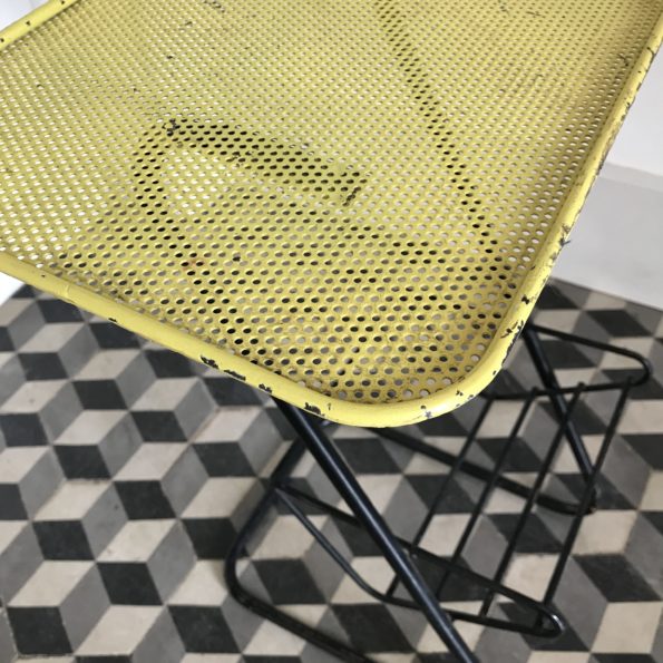 Table d'appoint chevet porte revues métal jaune et noir style Mathieu Matégot