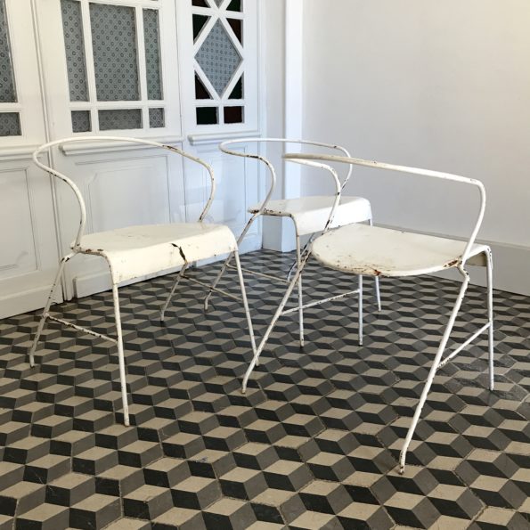 Chaises en métal blanc jardin extérieur