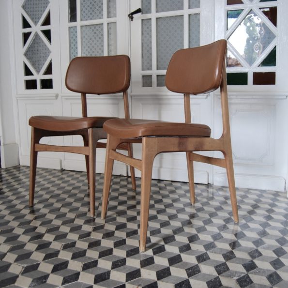 Chaises simili et bois style scandinave vintage