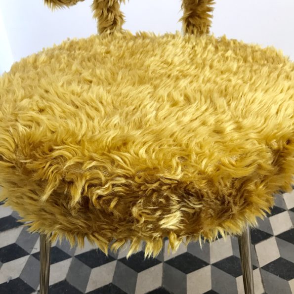 Chaise moumoute vintage Pelfran jaune