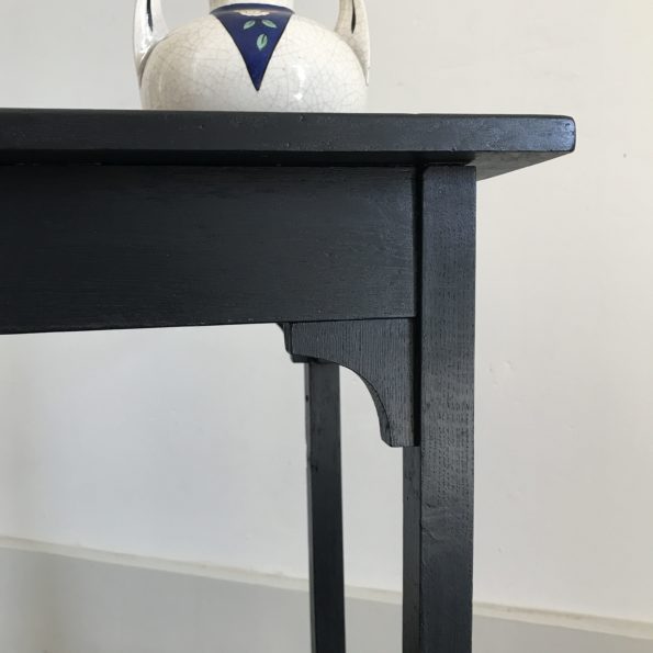 Table console en bois peint noir peinture libéron queue de pied mat