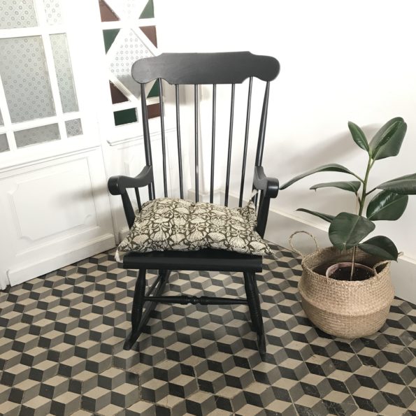 Rocking chair en bois peint en noir vintage
