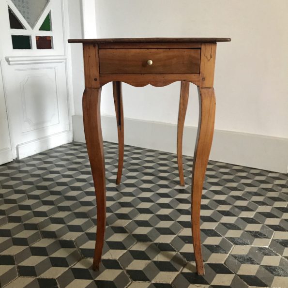 Table d'appoint en bois style Louis XV merisier pieds de biche