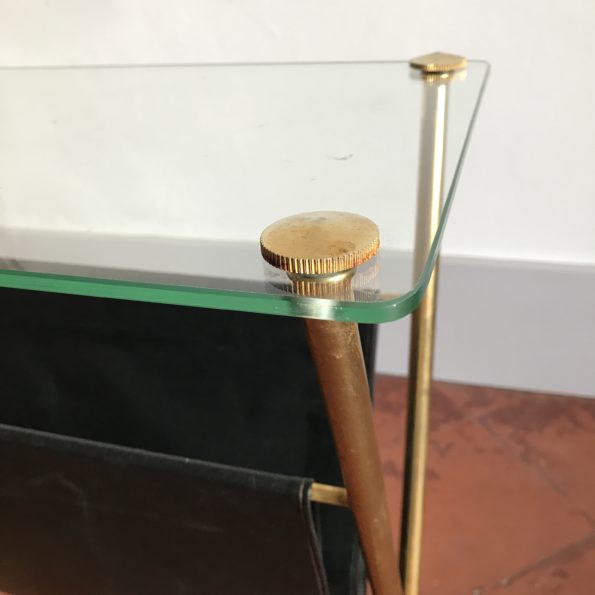 Table porte revue en verre et métal doré laiton vintage