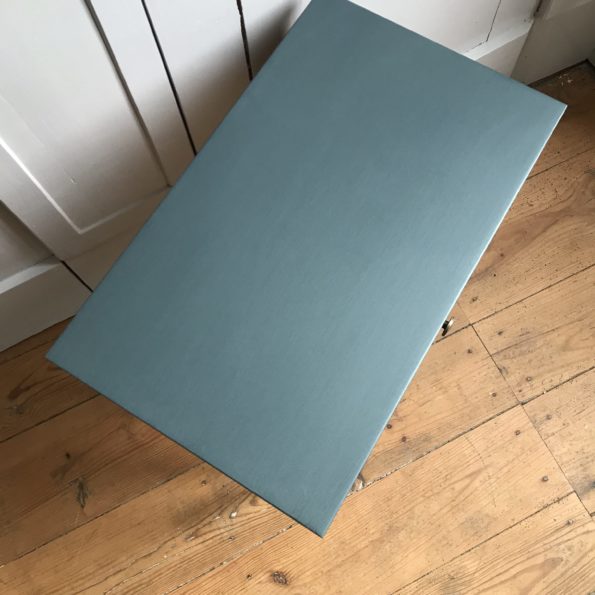 Table de chevet en bois bleu métal relooké peint peintures libéron