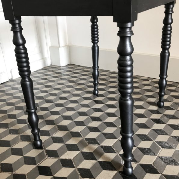 Table d'appoint en bois et noir