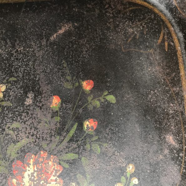 Table plateau en métal ancienne noir floral