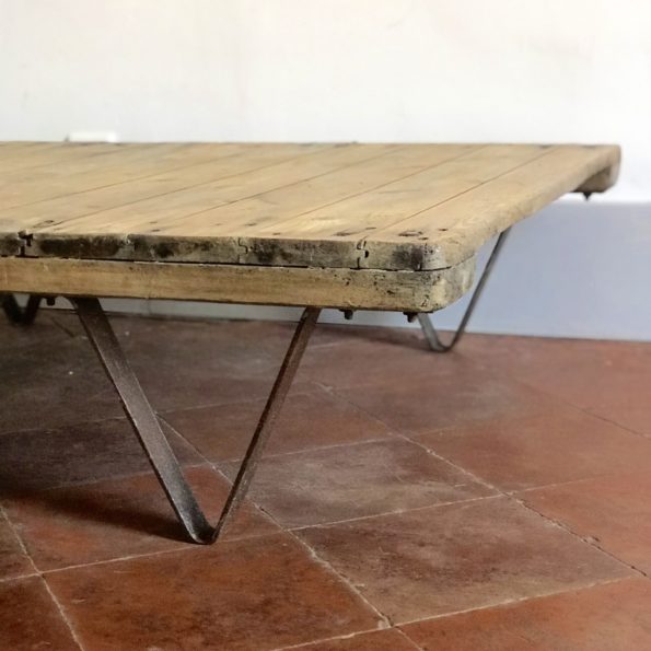 Table basse industrielle vintage palette atelier usine bois métal