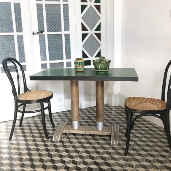 Table bistrot bois et métal Art Déco formica vert