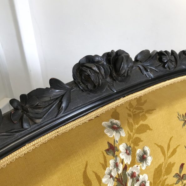 Canapé Napoléon 3 en bois noirci et tissu motif floral à roulettes ancien vintage