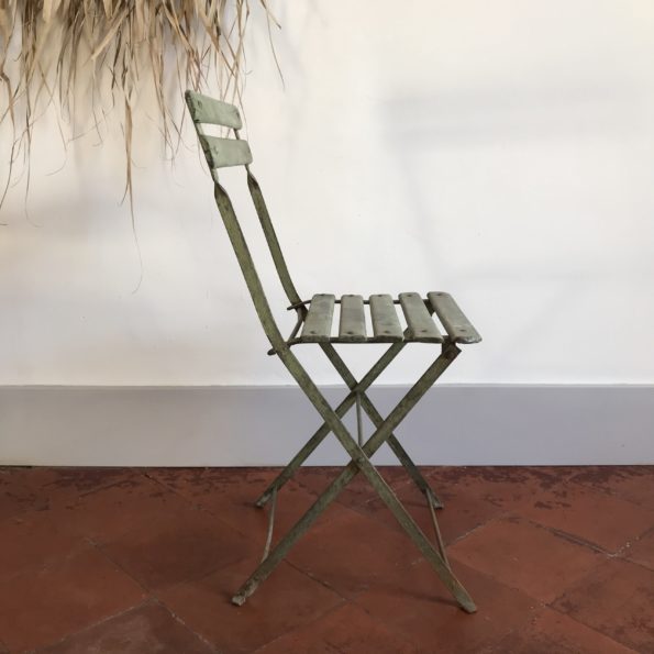 Chaise de jardin pliante en bois et métal avec patine vert
