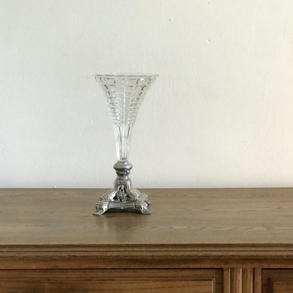 Vase cornet déposé en cristal et pied en argent