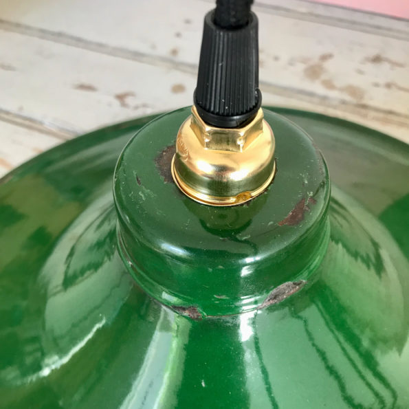 Suspension lampe abat-jour émaillé vert industriel et vintage