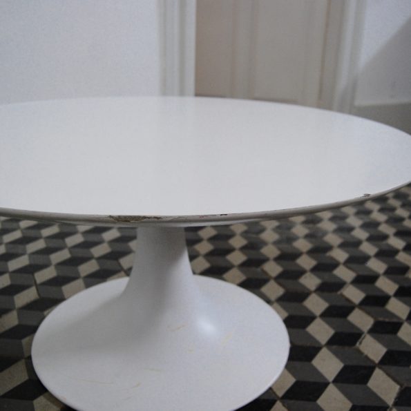 Table basse pied tulipe Grosfillex made in france Eero Saarinen pour Knoll