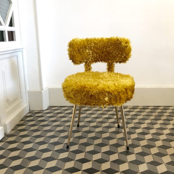 Chaise moumoute vintage Pelfran jaune
