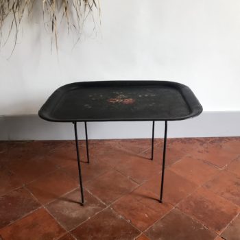 Table plateau en métal ancienne noir floral
