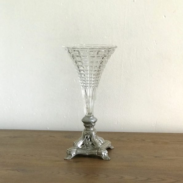 Vase cornet déposé en cristal et pied en argent