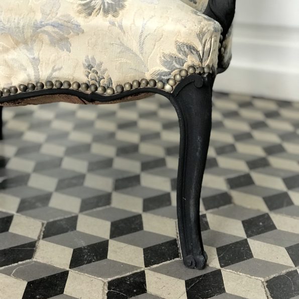 Fauteuil cabriolet style Louis XV refait entièrement bois noir mat