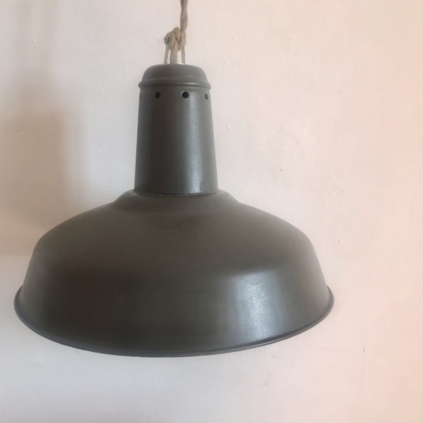 Suspension lampe abat-jour émaillé kaki industriel et vintage