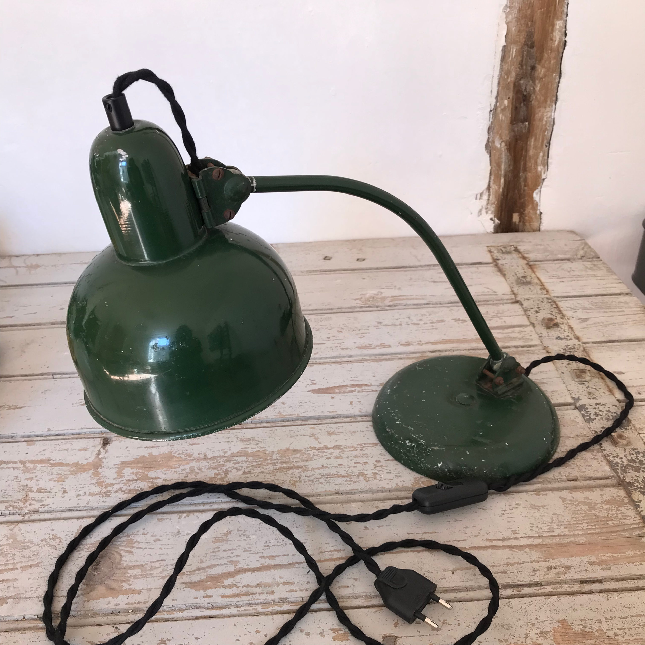 Petite Lampe de Bureau avec Corps en Chrome et Abat-Jour en Métal Vert de  Fischer Leuchten, 1970s en vente sur Pamono